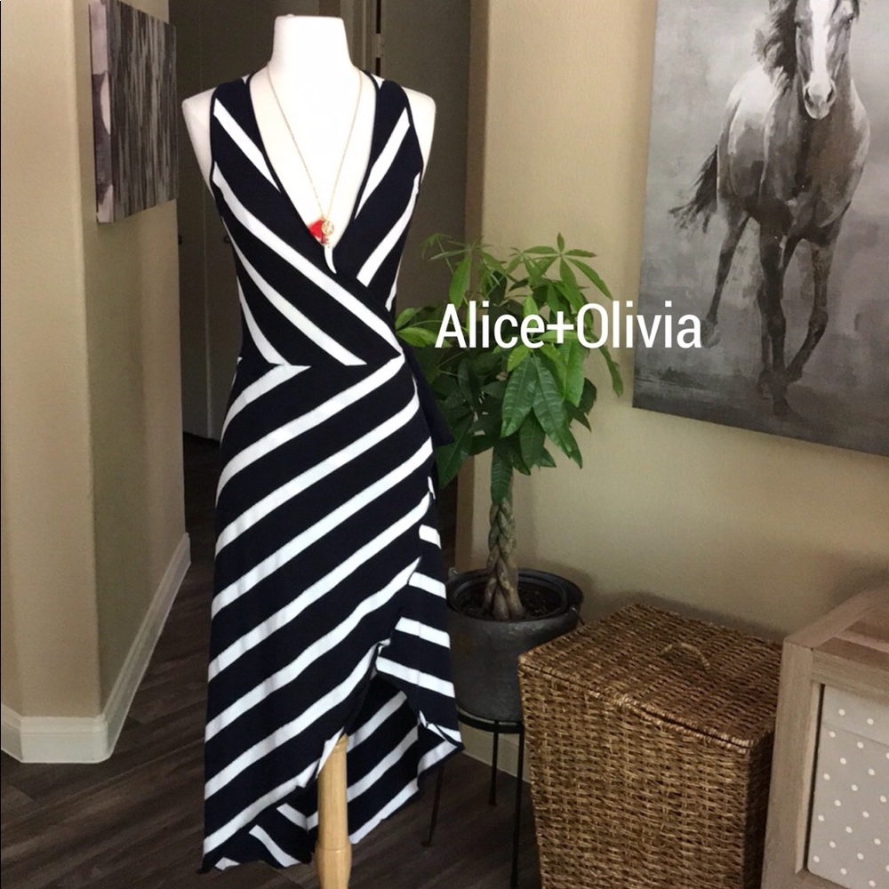 👗❤️Alice+Olivia beautiful wrap dress ❤️